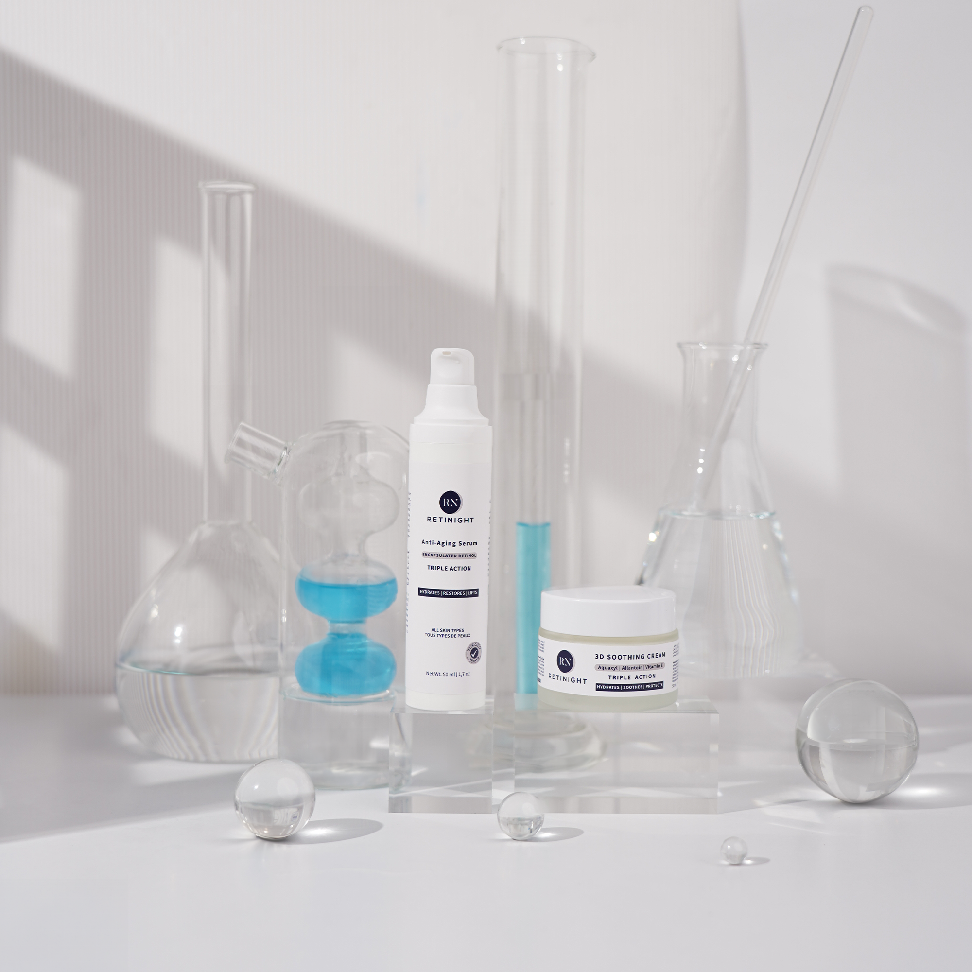 Comment Améliorer le Cycle de Renouvellement Cellulaire deUse of exfoliating products: Exfoliating products can help accelerate the removal of dead skin cells and stimulate cell renewal.

Adopting a balanced diet: Good nutrition plays a crucial role in supporting cell renewal. Make sure to include foods rich in vitamins and minerals in your diet.

Maintaining hydration: Use suitable moisturizers to help maintain skin hydration and promote the skin cell renewal cycle.